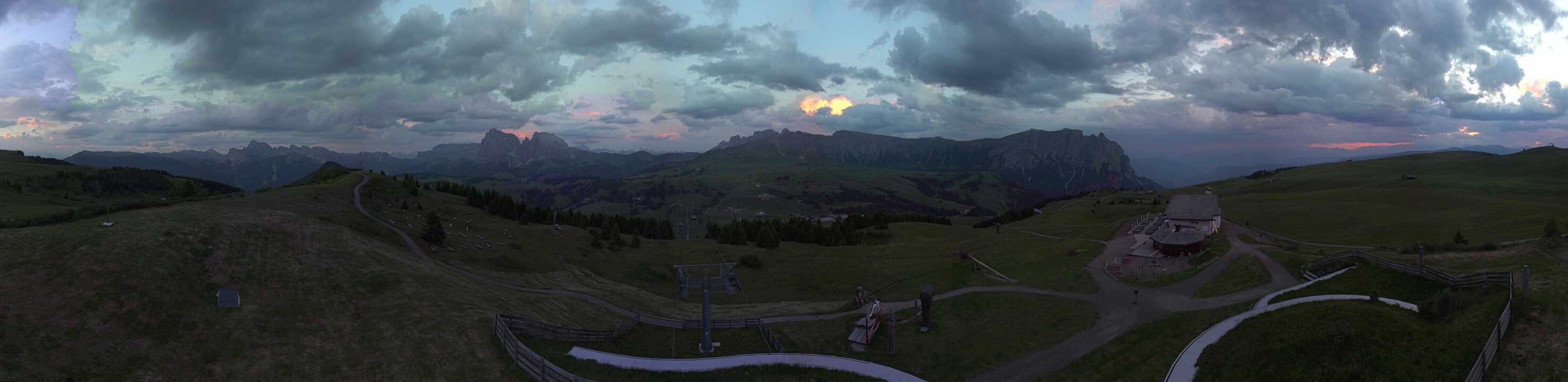 Archiv Foto Webcam Panorama der Seiser Alm von der Puflatsch Bergstation