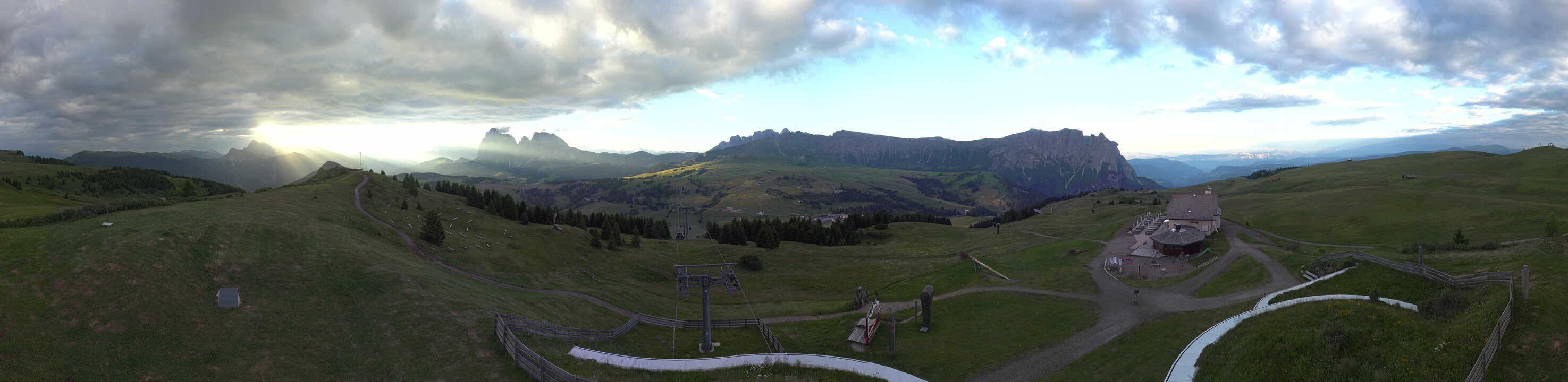 Archived image Webcam Alpe di Siusi: View from the Puflatsch Mountain Station