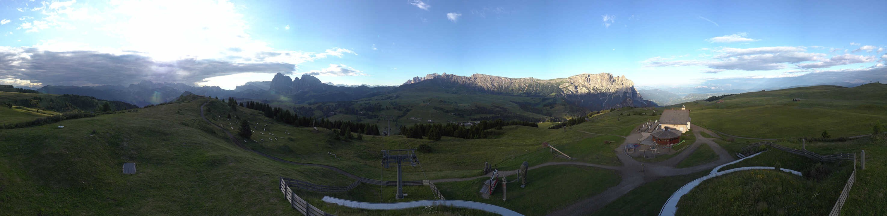 Archived image Webcam Alpe di Siusi: View from the Puflatsch Mountain Station