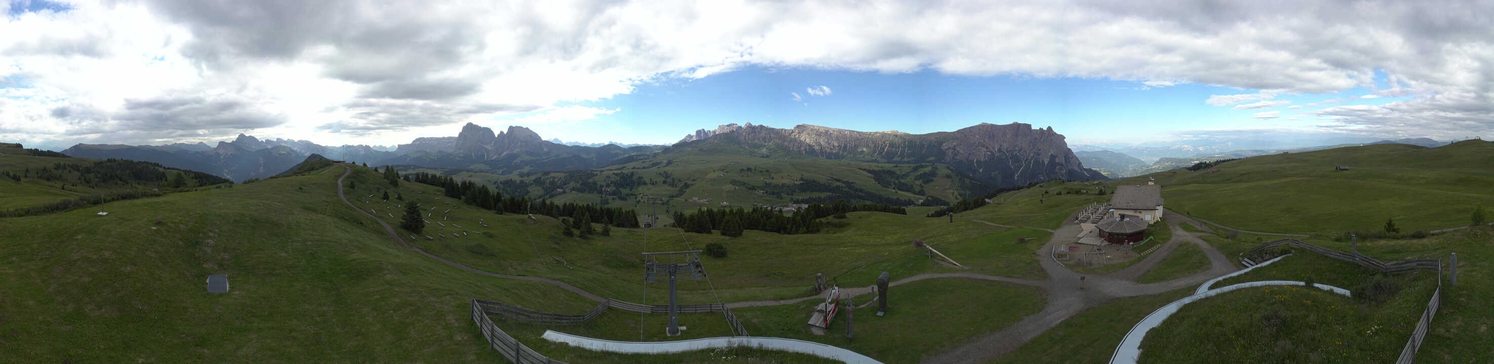 Archived image Webcam Alpe di Siusi: View from the Puflatsch Mountain Station