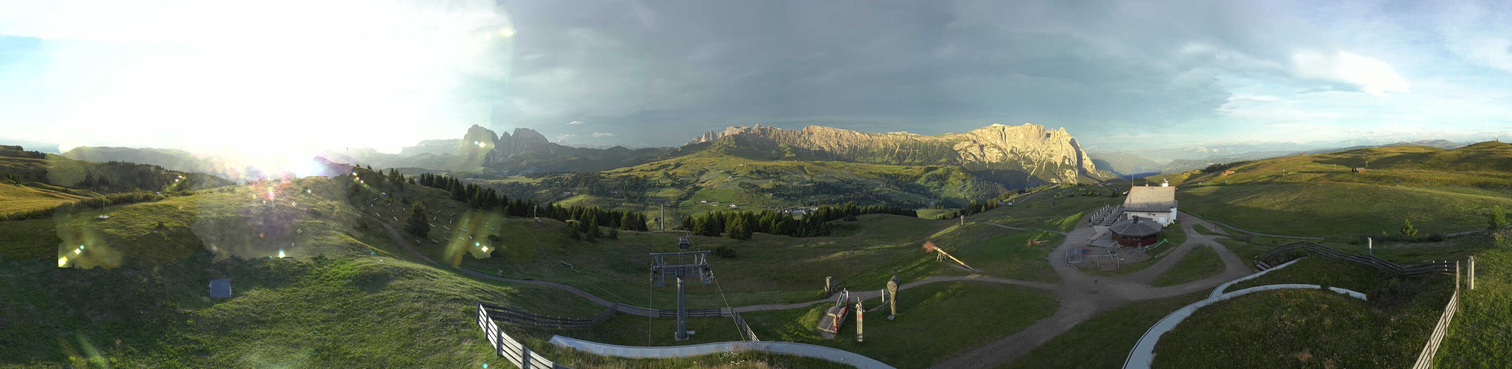 Archived image Webcam Alpe di Siusi: View from the Puflatsch Mountain Station