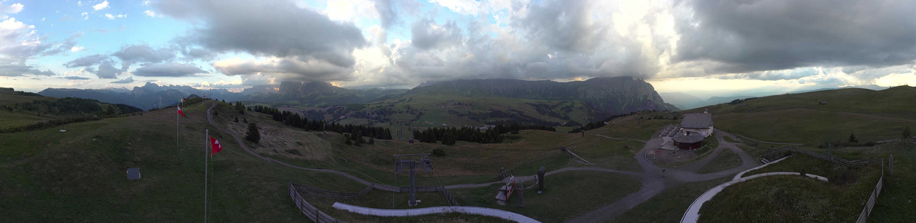 Archiv Foto Webcam Panorama der Seiser Alm von der Puflatsch Bergstation