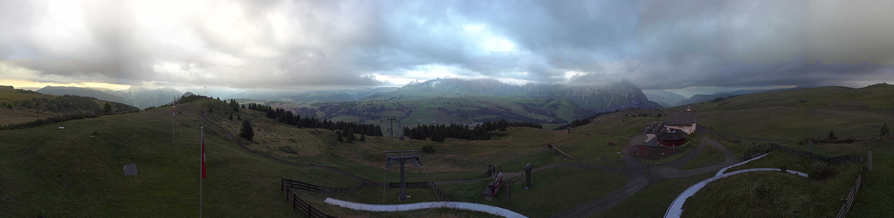 Archiv Foto Webcam Panorama der Seiser Alm von der Puflatsch Bergstation