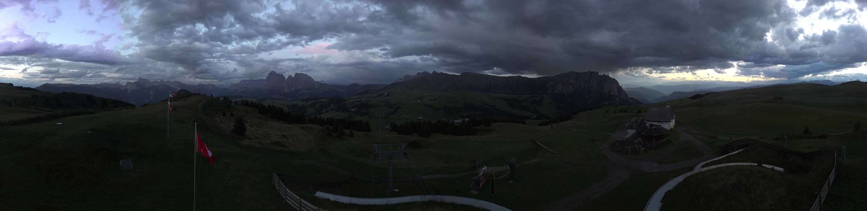 Archiv Foto Webcam Panorama der Seiser Alm von der Puflatsch Bergstation