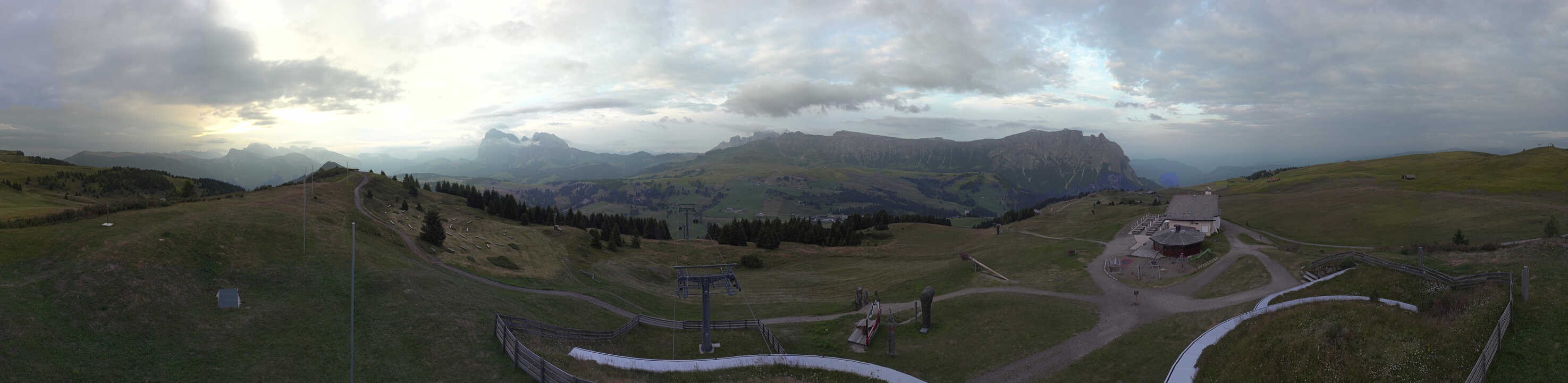 Archived image Webcam Alpe di Siusi: View from the Puflatsch Mountain Station