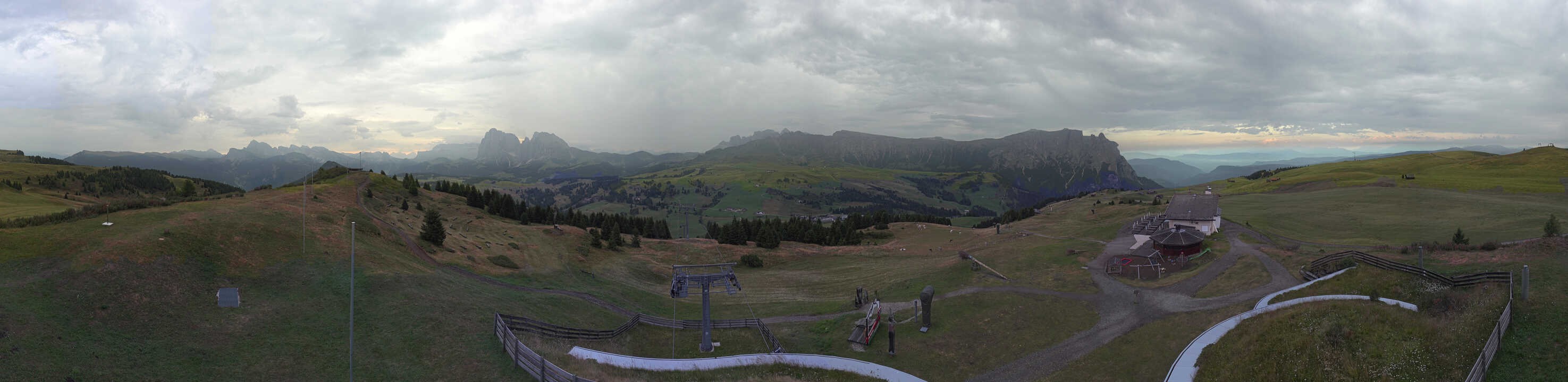 Archiv Foto Webcam Panorama der Seiser Alm von der Puflatsch Bergstation