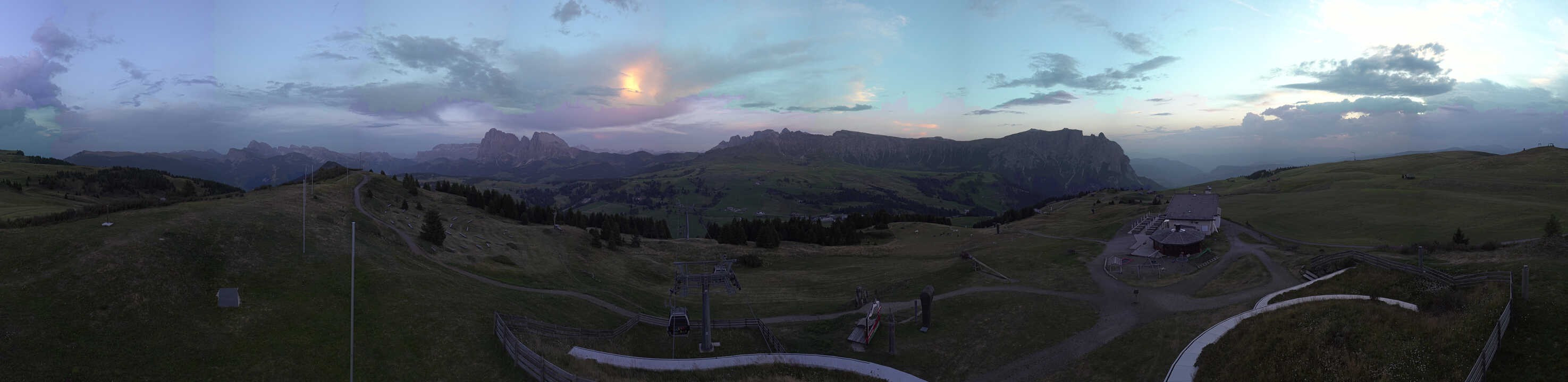 Archiv Foto Webcam Panorama der Seiser Alm von der Puflatsch Bergstation