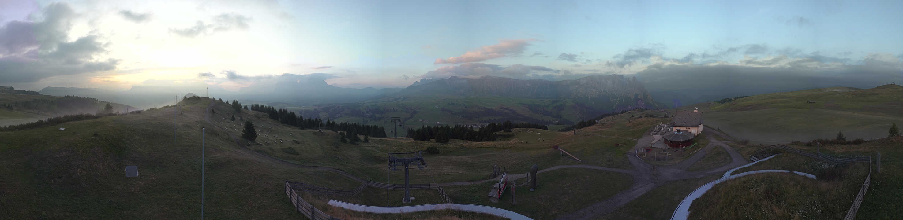 Archiv Foto Webcam Panorama der Seiser Alm von der Puflatsch Bergstation