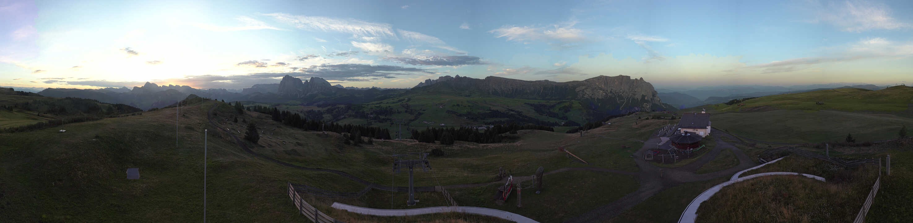 Archived image Webcam Alpe di Siusi: View from the Puflatsch Mountain Station