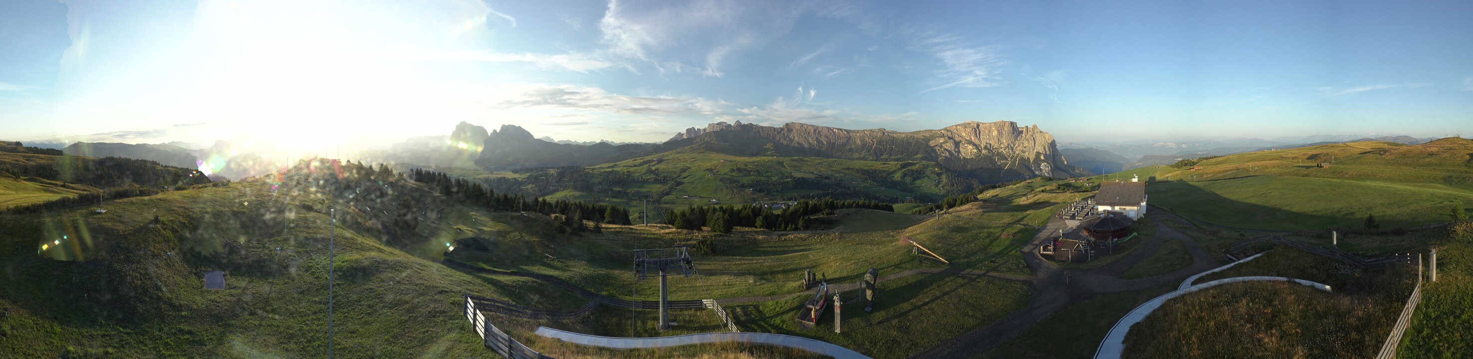 Archived image Webcam Alpe di Siusi: View from the Puflatsch Mountain Station