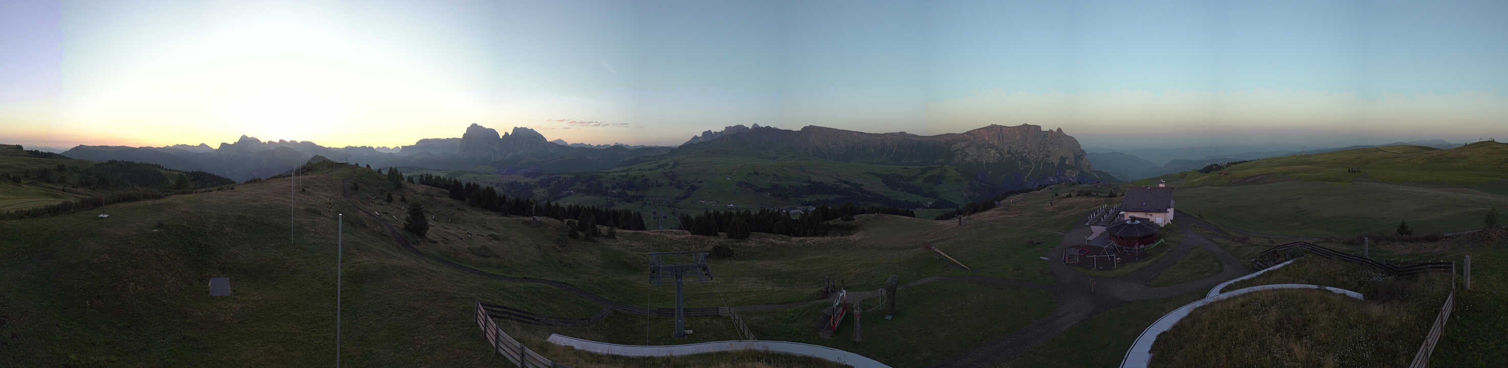 Archiv Foto Webcam Panorama der Seiser Alm von der Puflatsch Bergstation