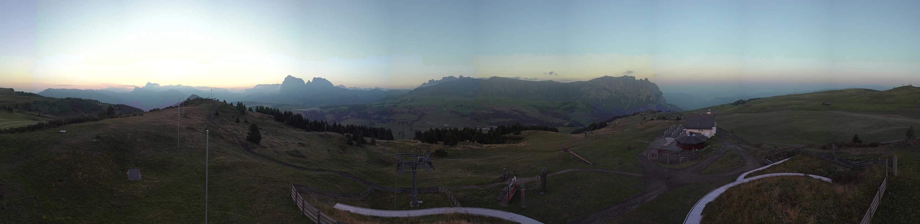 Archived image Webcam Alpe di Siusi: View from the Puflatsch Mountain Station