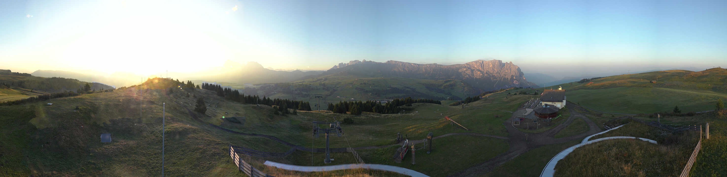 Archived image Webcam Alpe di Siusi: View from the Puflatsch Mountain Station