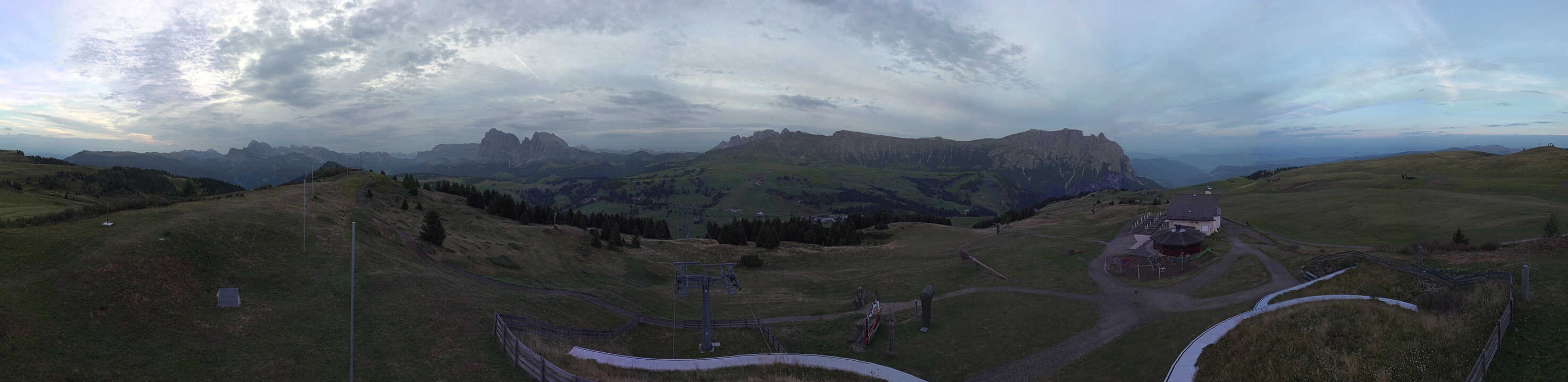 Archiv Foto Webcam Panorama der Seiser Alm von der Puflatsch Bergstation