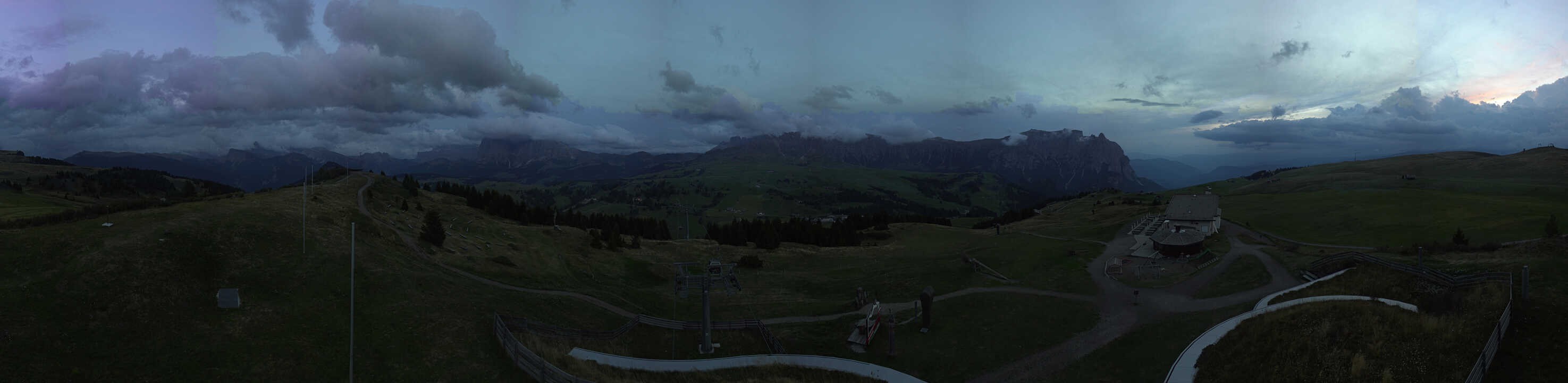 Archiv Foto Webcam Panorama der Seiser Alm von der Puflatsch Bergstation