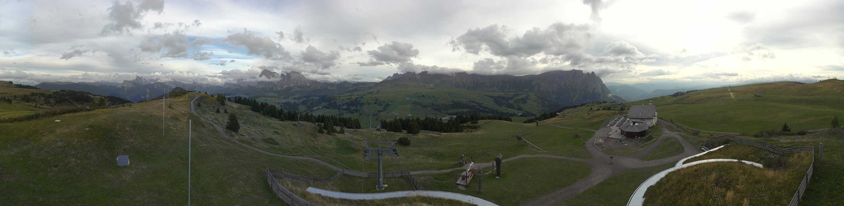 Archiv Foto Webcam Panorama der Seiser Alm von der Puflatsch Bergstation