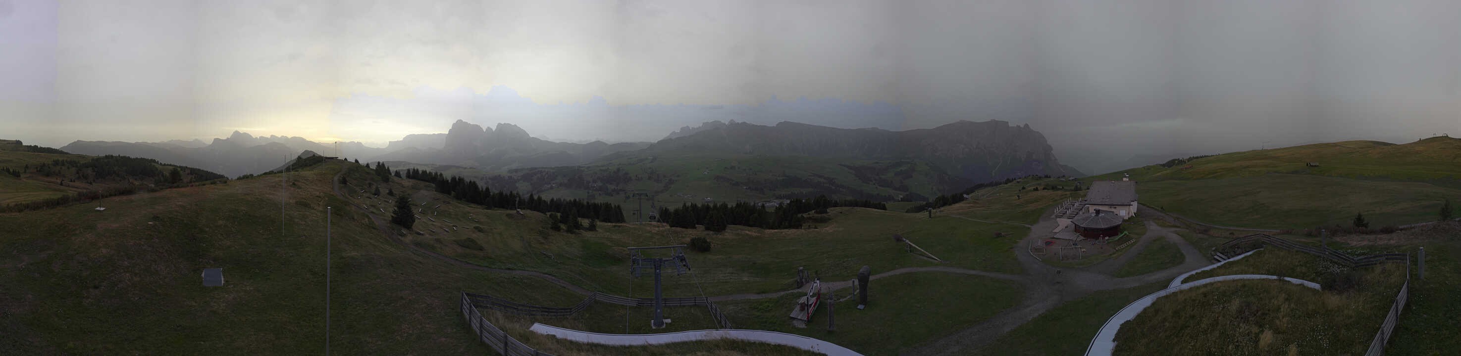 Archiv Foto Webcam Panorama der Seiser Alm von der Puflatsch Bergstation