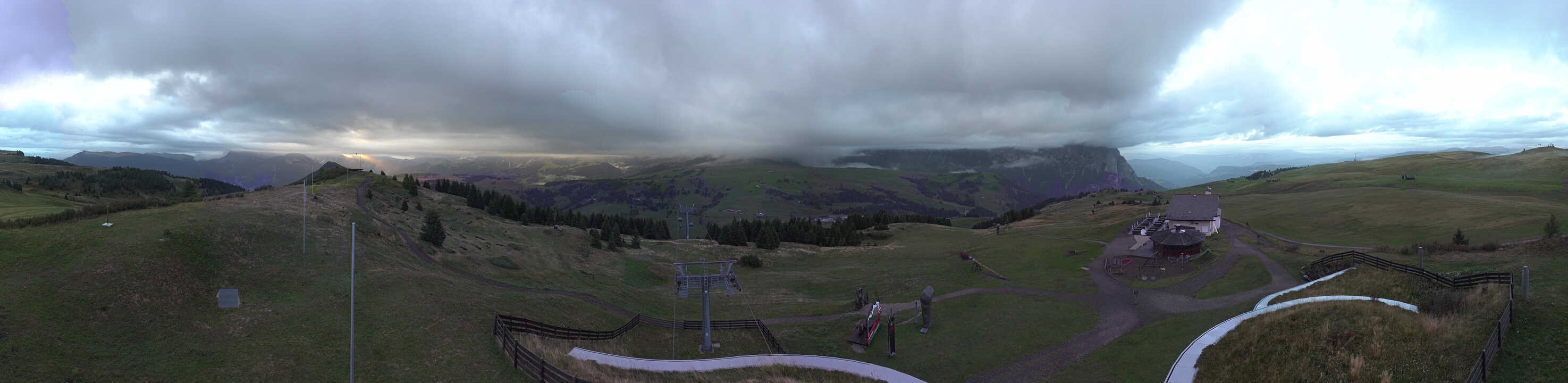 Archived image Webcam Alpe di Siusi: View from the Puflatsch Mountain Station