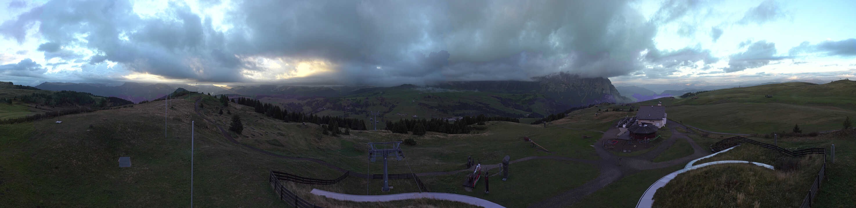 Archived image Webcam Alpe di Siusi: View from the Puflatsch Mountain Station