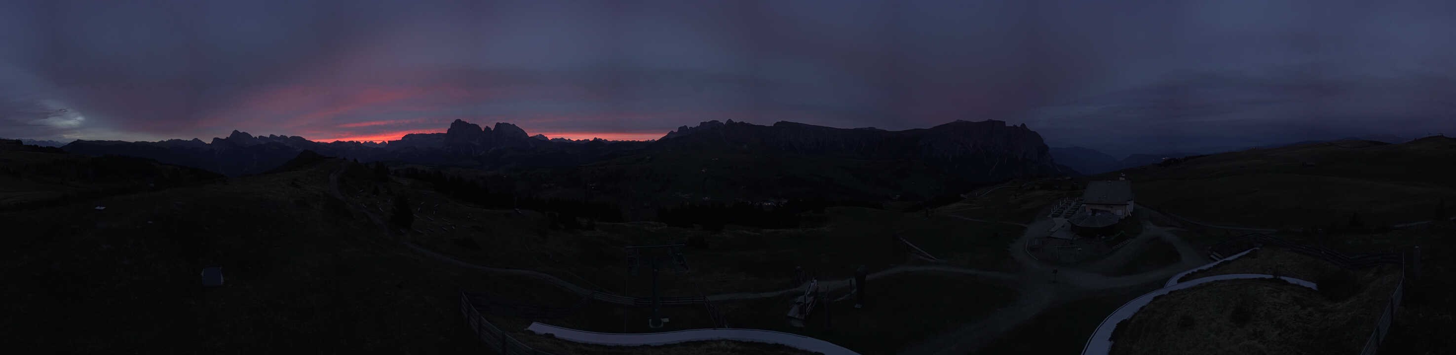 Archived image Webcam Alpe di Siusi: View from the Puflatsch Mountain Station