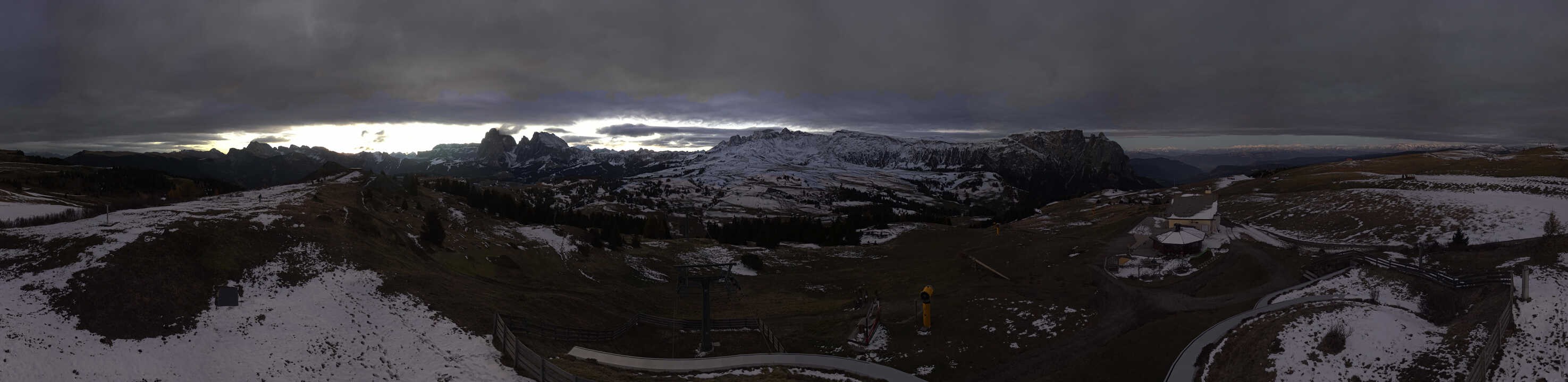 Archived image Webcam Alpe di Siusi: View from the Puflatsch Mountain Station