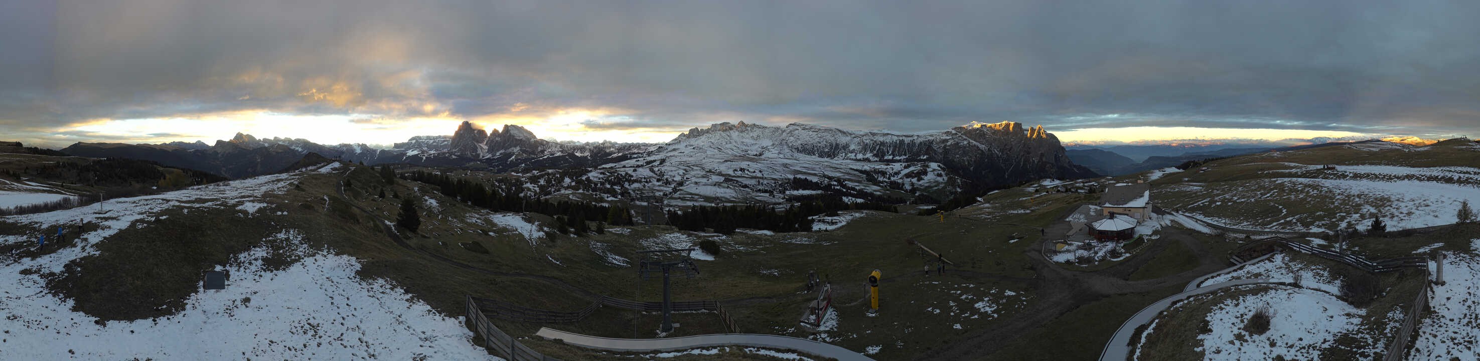 Archived image Webcam Alpe di Siusi: View from the Puflatsch Mountain Station