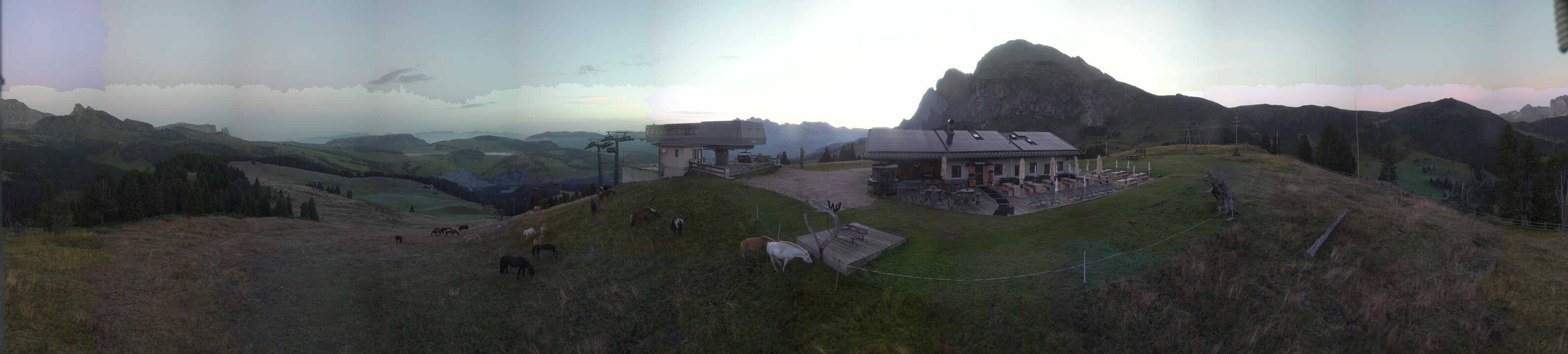 Archived image Webcam Alpe di Siusi - Top station Florianlift