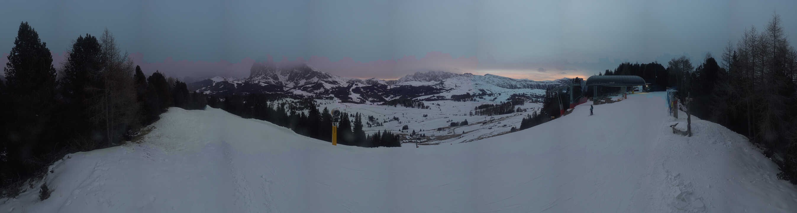 Archiv Foto Webcam Blick über Seiser Alm – Mezdi Bergstation