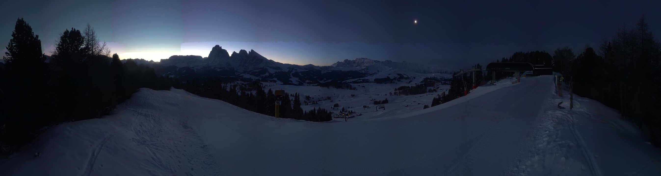 Archiv Foto Webcam Blick über Seiser Alm – Mezdi Bergstation