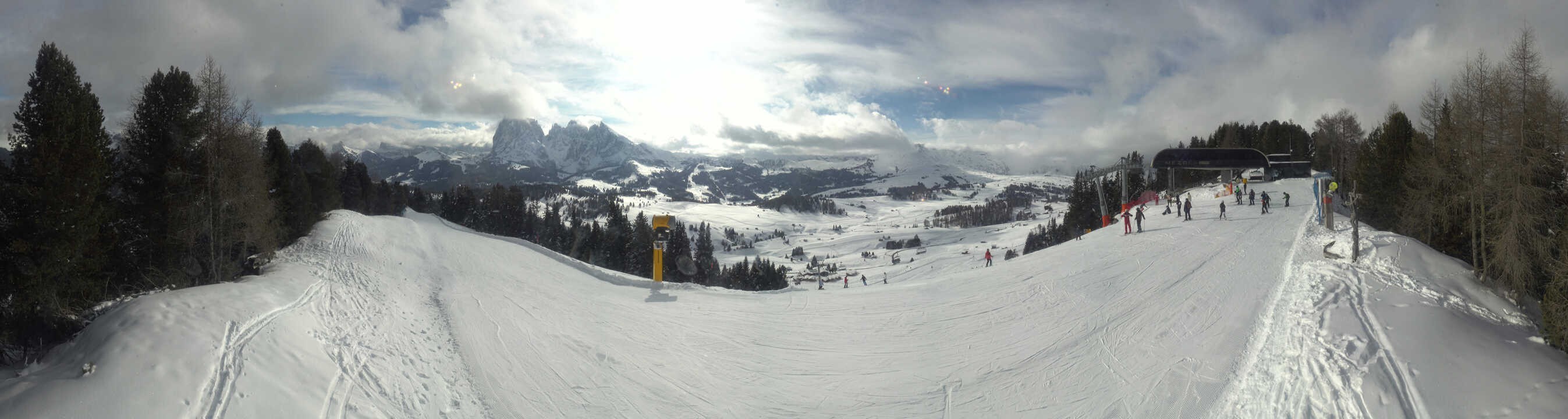 Archiv Foto Webcam Blick über Seiser Alm – Mezdi Bergstation