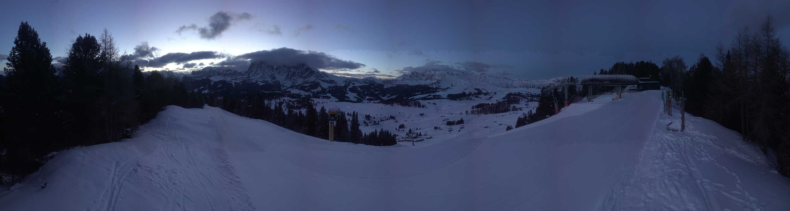 Archiv Foto Webcam Blick über Seiser Alm – Mezdi Bergstation
