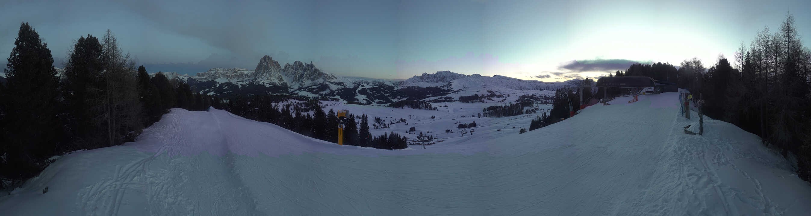 Archiv Foto Webcam Blick über Seiser Alm – Mezdi Bergstation