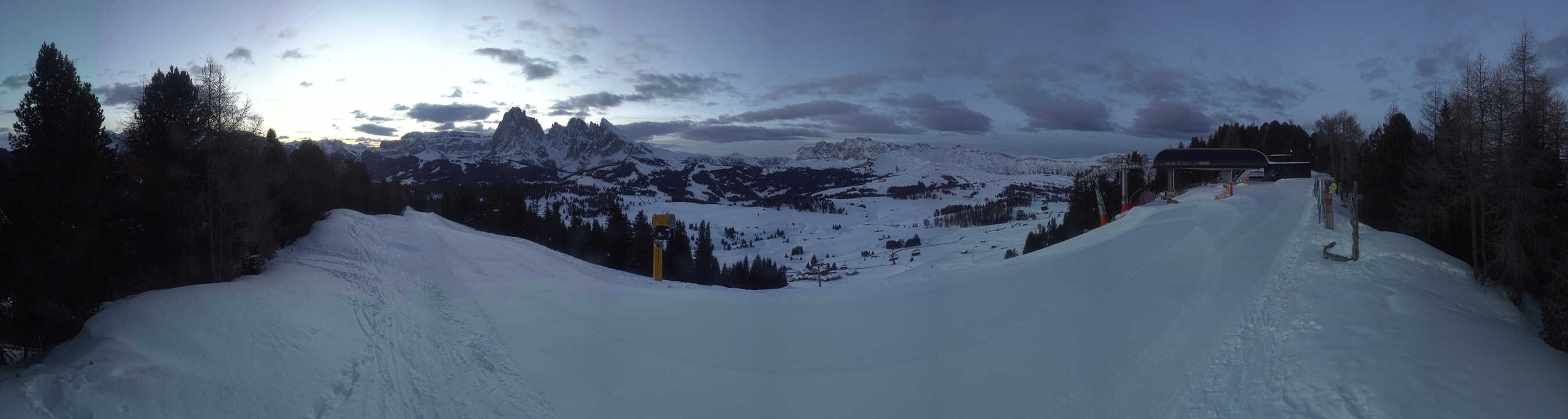 Archiv Foto Webcam Blick über Seiser Alm – Mezdi Bergstation