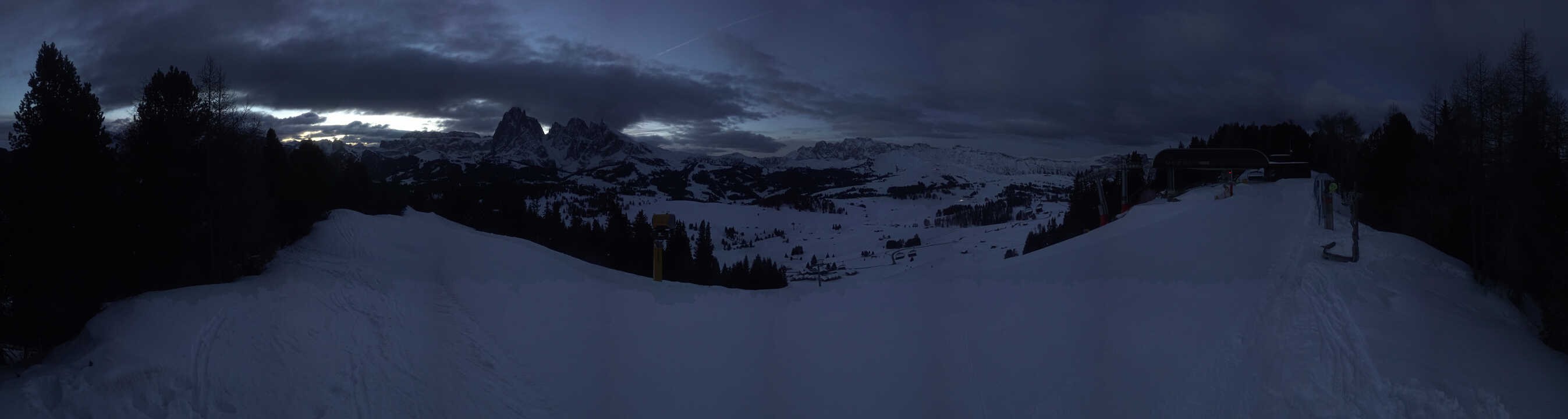 Archiv Foto Webcam Blick über Seiser Alm – Mezdi Bergstation
