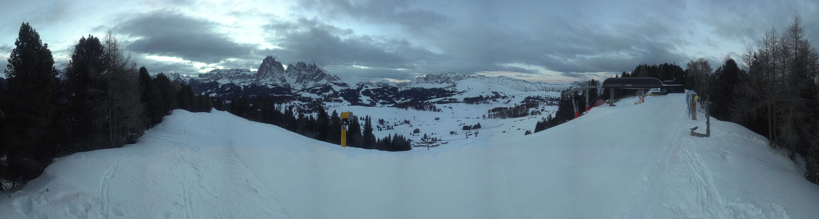 Archiv Foto Webcam Blick über Seiser Alm – Mezdi Bergstation