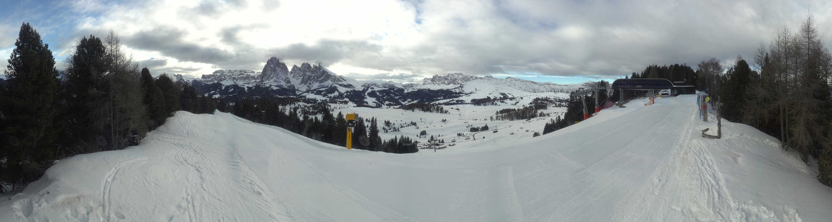 Archiv Foto Webcam Blick über Seiser Alm – Mezdi Bergstation