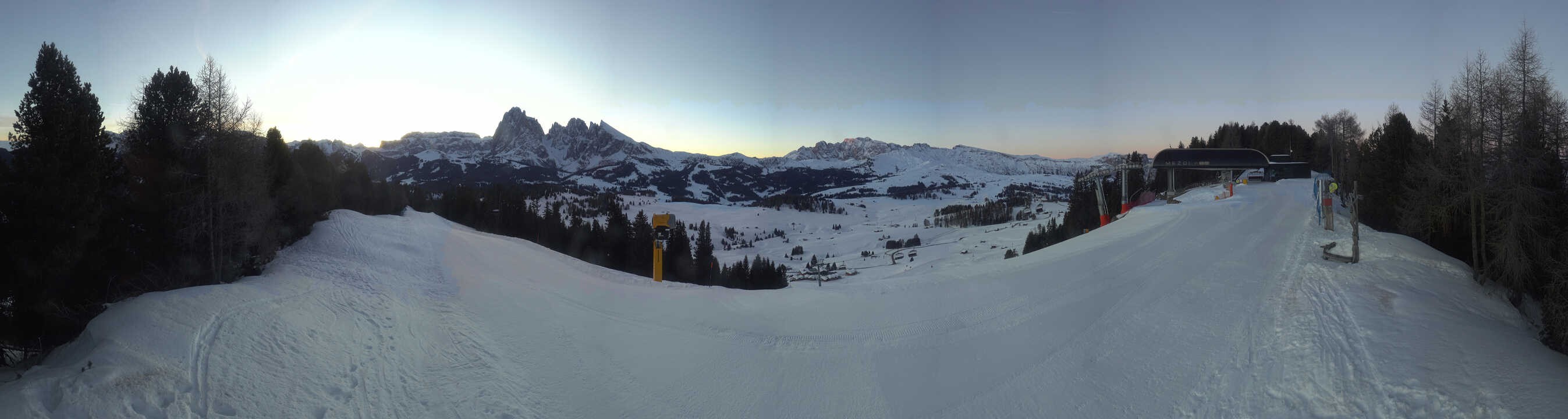 Archiv Foto Webcam Blick über Seiser Alm – Mezdi Bergstation