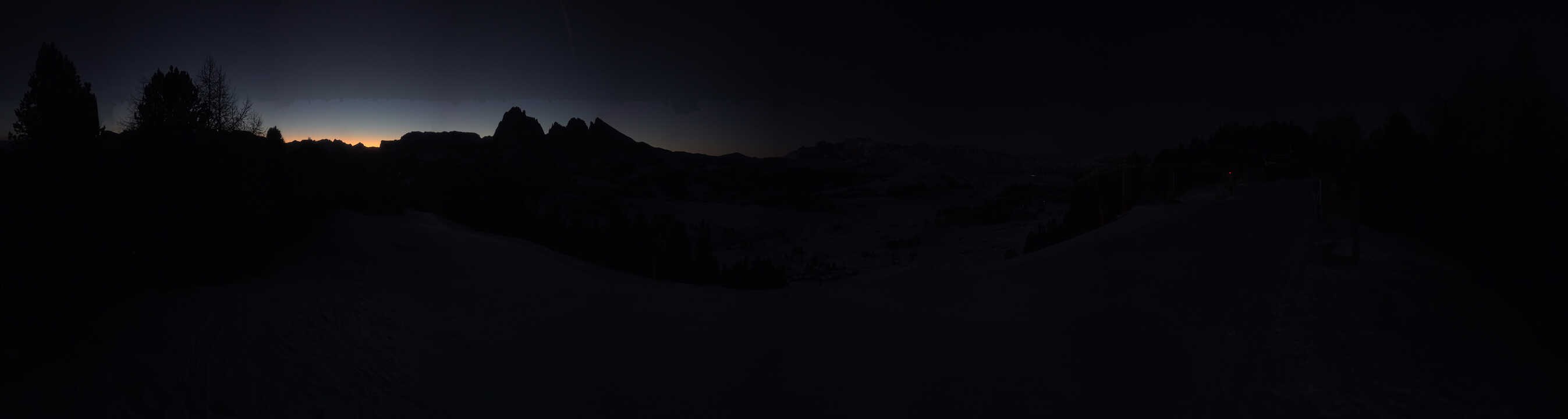 Archiv Foto Webcam Blick über Seiser Alm – Mezdi Bergstation