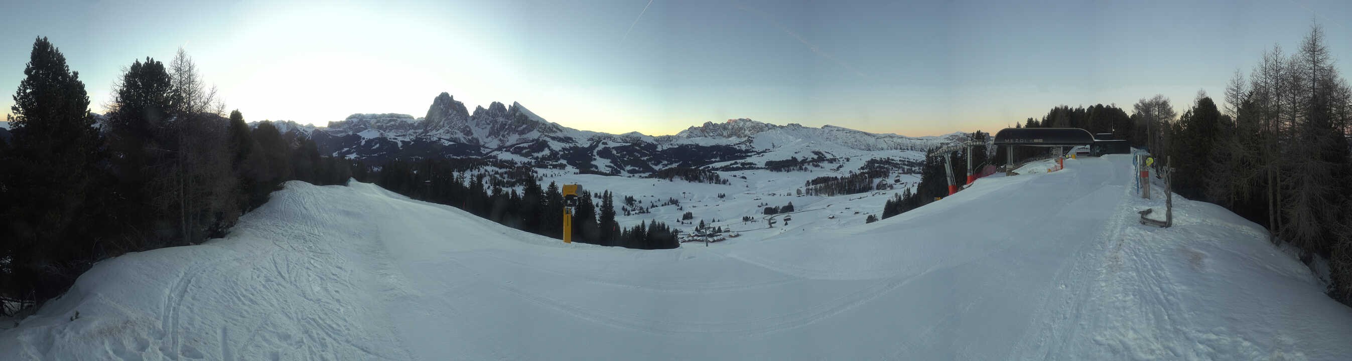 Archiv Foto Webcam Blick über Seiser Alm – Mezdi Bergstation