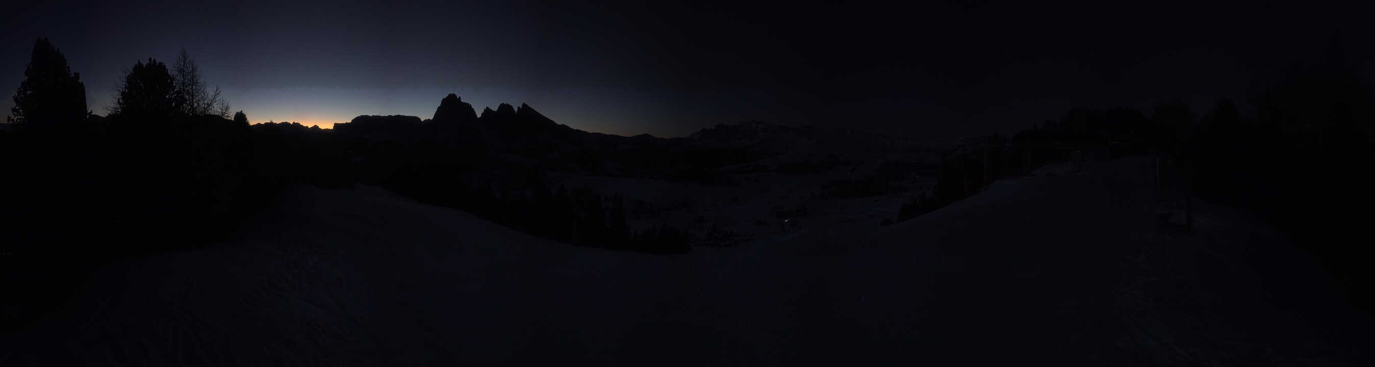 Archived image Webcam Alpe di Siusi: Panoramic view Mezdi mountain station