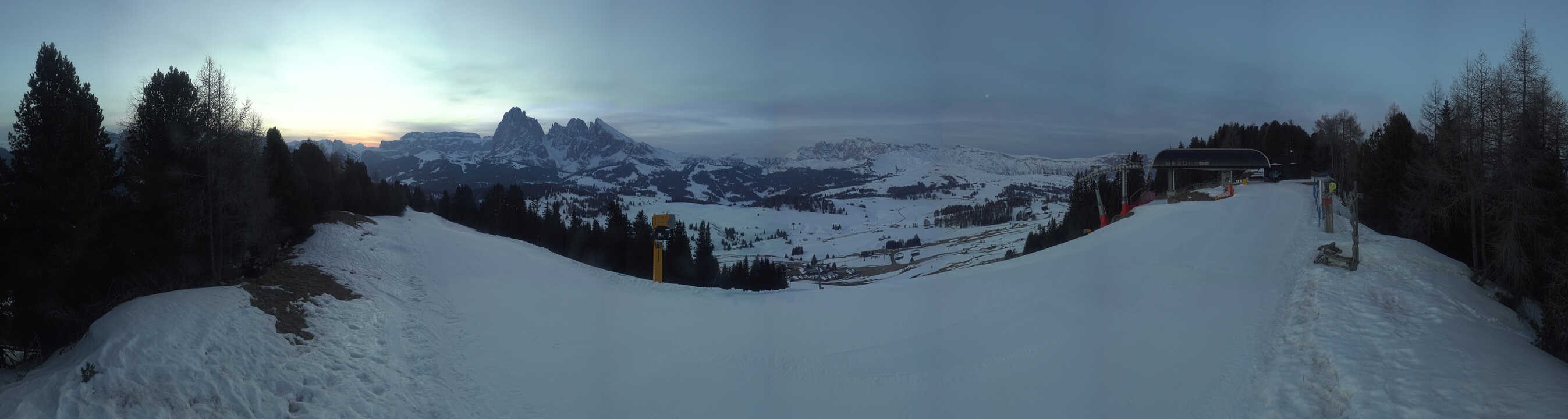 Archiv Foto Webcam Blick über Seiser Alm – Mezdi Bergstation