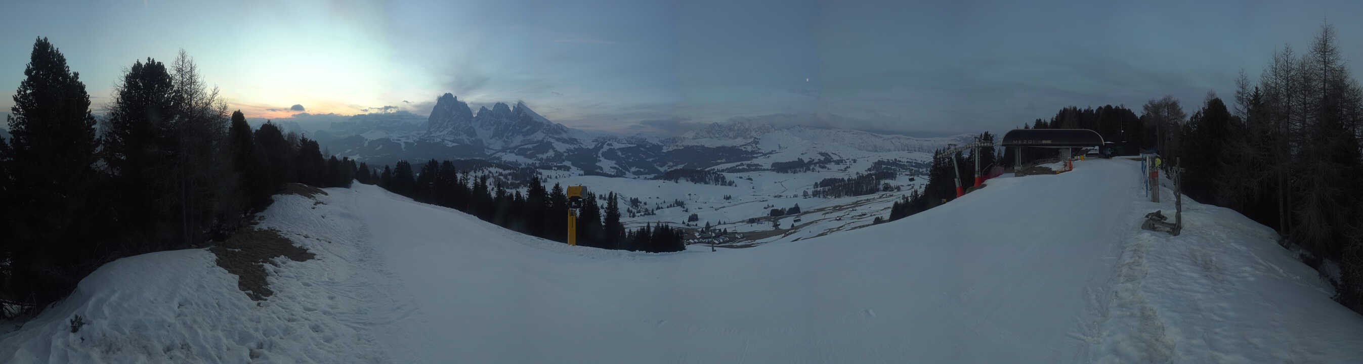 Archiv Foto Webcam Blick über Seiser Alm – Mezdi Bergstation
