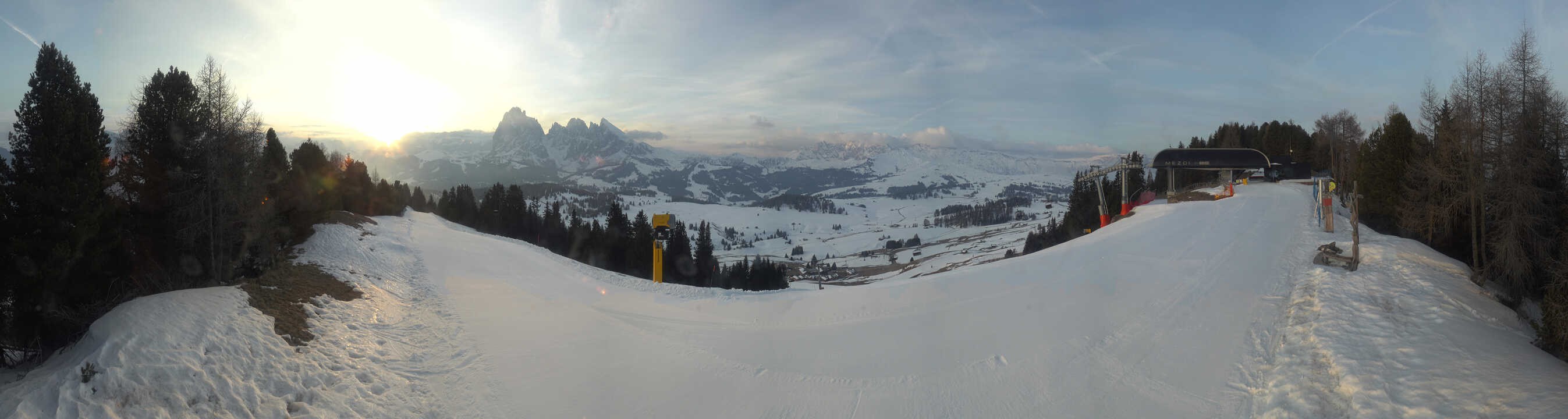 Archiv Foto Webcam Blick über Seiser Alm – Mezdi Bergstation