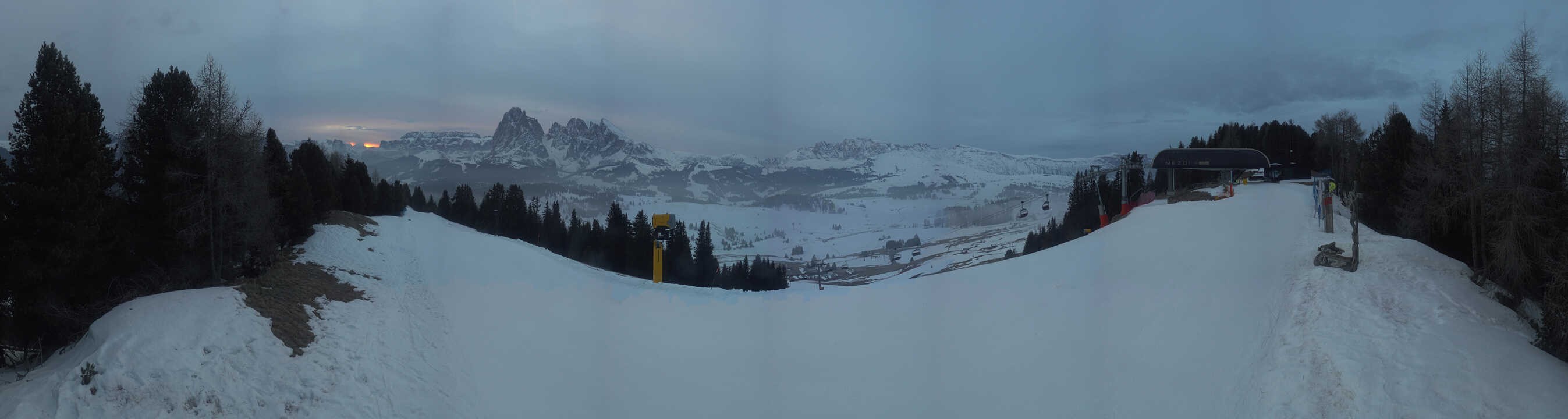 Archiv Foto Webcam Blick über Seiser Alm – Mezdi Bergstation