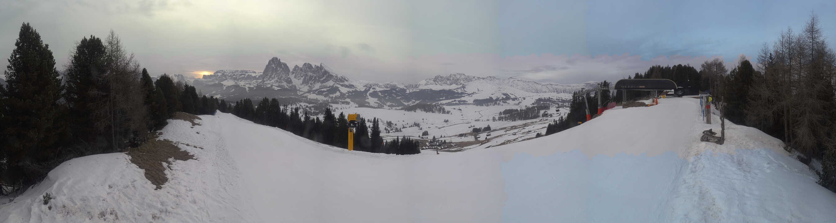 Archiv Foto Webcam Blick über Seiser Alm – Mezdi Bergstation