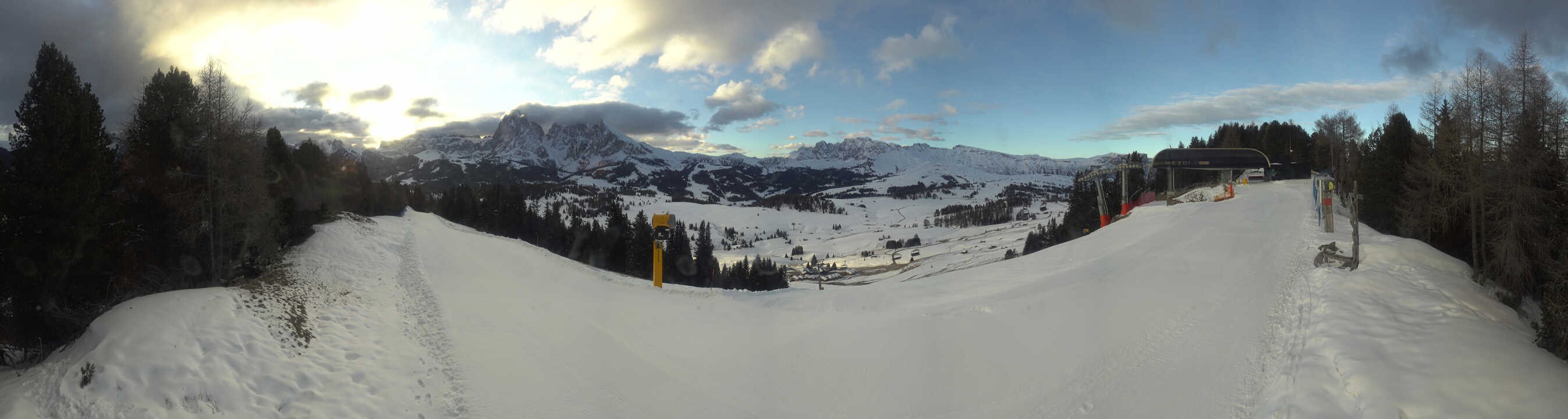 Archiv Foto Webcam Blick über Seiser Alm – Mezdi Bergstation