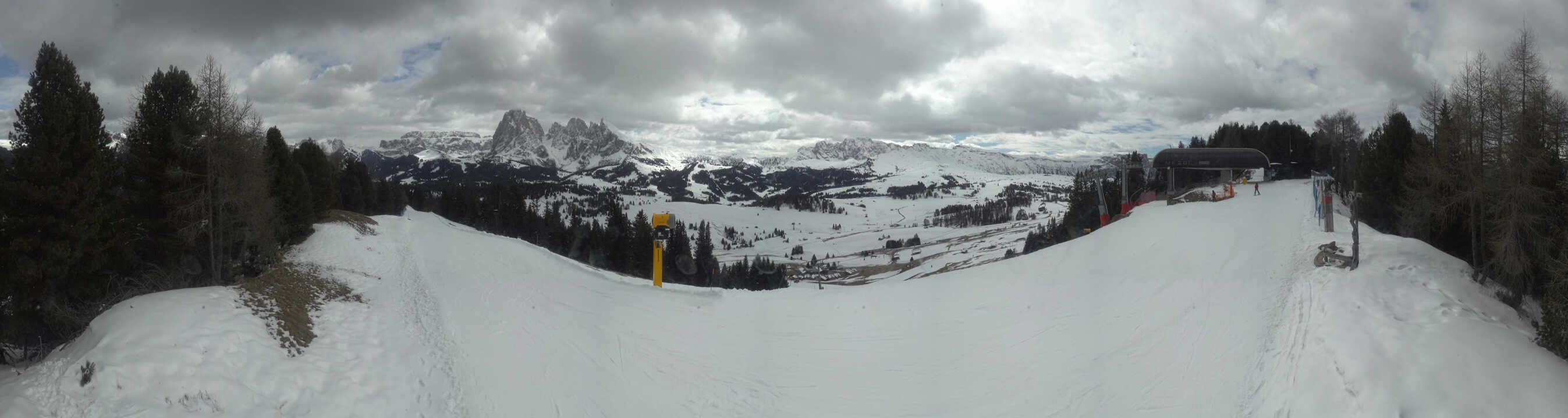 Archiv Foto Webcam Blick über Seiser Alm – Mezdi Bergstation