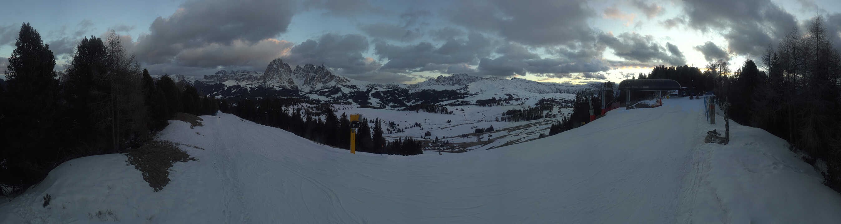 Archiv Foto Webcam Blick über Seiser Alm – Mezdi Bergstation