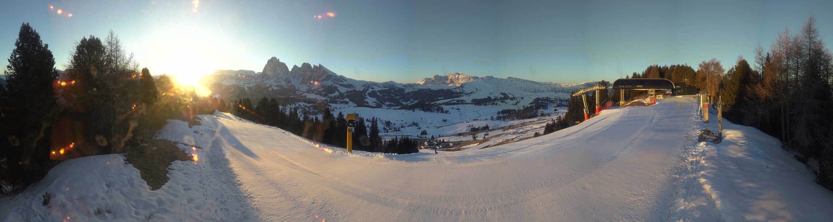 Archived image Webcam Alpe di Siusi: Panoramic view Mezdi mountain station