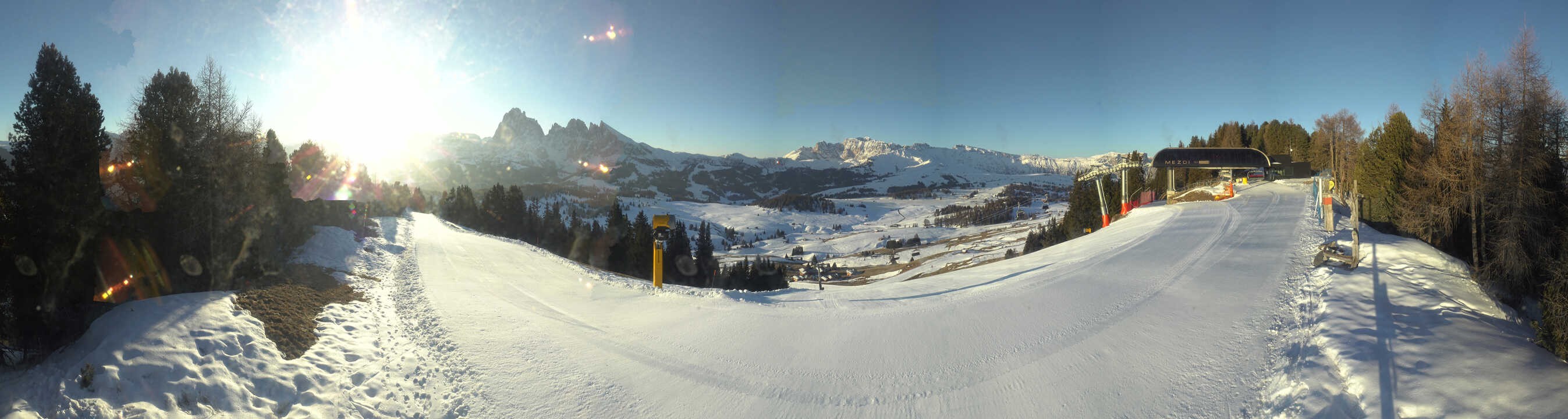 Archived image Webcam Alpe di Siusi: Panoramic view Mezdi mountain station